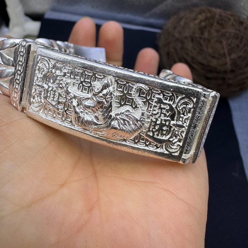 Men Accessories Nepal - سوار سلسلة فضية للرجال بتصميم نمر