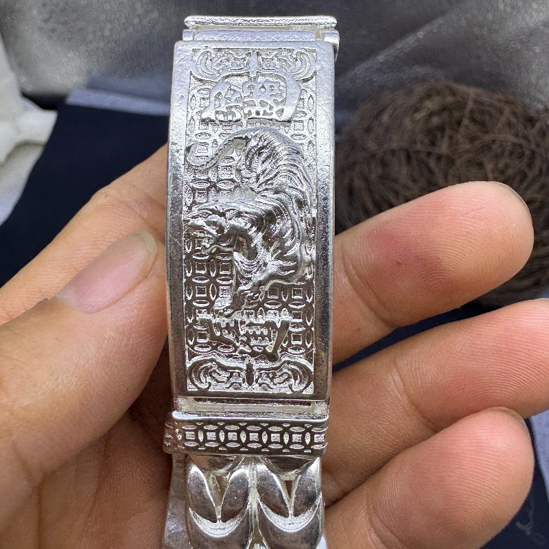 سوار سلسلة فضية للرجال بتصميم  - مراجعة Men Accessories Nepal وسعره